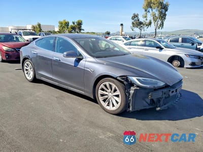Czwarte zdjęcie samochodu z boku: 2016 TESLA MODEL S VIN:5YJSA1E27GF177467 - miniatura