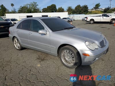 Czwarte zdjęcie samochodu z boku: 2003 MERCEDES-BENZ C 240 VIN:WDBRF61JX3E012954 - miniatura