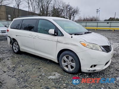Czwarte zdjęcie samochodu z boku: 2011 TOYOTA SIENNA LE 8-PASSENGER VIN:5TDKK3DC0BS024081 - miniatura