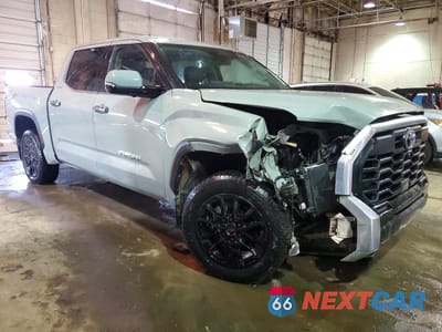 Czwarte zdjęcie samochodu z boku: 2023 TOYOTA TUNDRA LIMITED VIN:5TFJA5DB5PX114622 - miniatura