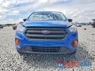 Piąte zdjęcie samochodu w środku: 2018 FORD ESCAPE S VIN:1FMCU0F75JUA17159 - miniatura