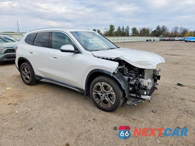 Czwarte zdjęcie samochodu z boku: 2024 BMW X1 XDRIVE28I VIN:WBX73EF05R5Z96814 - miniatura