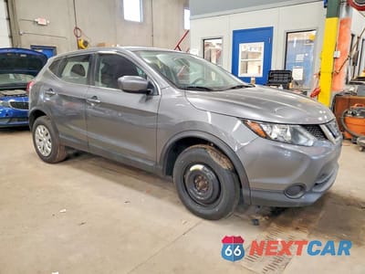 Czwarte zdjęcie samochodu z boku: 2018 NISSAN ROGUE SPORT S VIN:JN1BJ1CR9JW259626 - miniatura