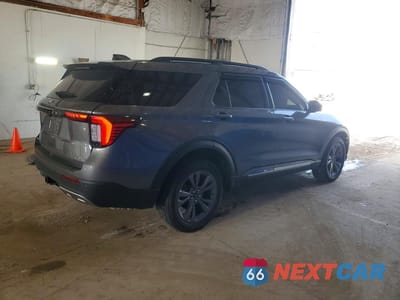 Trzecie zdjęcie samochodu z tyłu: 2025 FORD EXPLORER ACTIVE VIN:1FMUK8DH2SGB46903 - miniatura