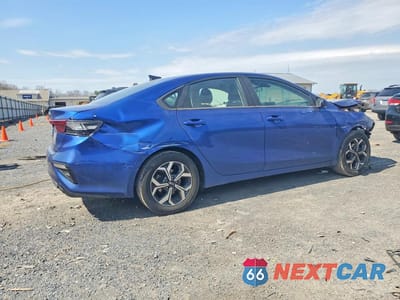 Trzecie zdjęcie samochodu z tyłu: 2019 KIA FORTE LXS VIN:3KPF24AD0KE024807 - miniatura