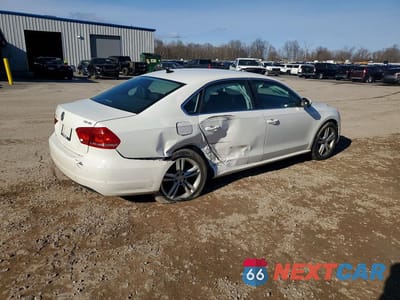 Trzecie zdjęcie samochodu z tyłu: 2014 VOLKSWAGEN PASSAT SE VIN:1VWBT7A31EC070756 - miniatura