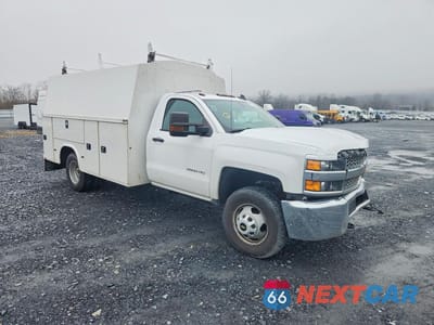 Czwarte zdjęcie samochodu z boku: 2019 CHEVROLET SILVERADO UTILITY / SERVICE TRUCK VIN:1GB3KVCG6KF139597 - miniatura