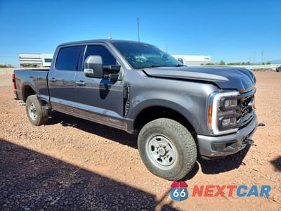 Czwarte zdjęcie samochodu z boku: 2023 FORD F250 SUPER DUTY VIN:1FT8W2BT5PED70734 - miniatura