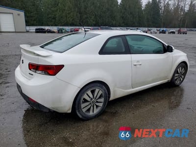 Trzecie zdjęcie samochodu z tyłu: 2013 KIA FORTE EX VIN:KNAFU6A29D5740136 - miniatura