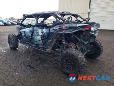 Trzecie zdjęcie samochodu z tyłu: 2022 CAN-AM MAVERICK X3 UTILITY VEHICLE VIN:3JBVNAV49NE001223 - miniatura