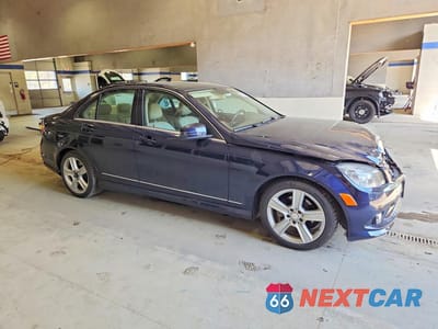 Czwarte zdjęcie samochodu z boku: 2010 MERCEDES-BENZ C 300 VIN:WDDGF5EB5AR098112 - miniatura