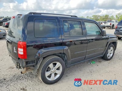 Trzecie zdjęcie samochodu z tyłu: 2016 JEEP PATRIOT LATITUDE VIN:1C4NJPFB4GD620891 - miniatura