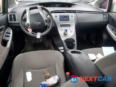 Zdjęcie 8 z 12 samochodu: 2013 TOYOTA PRIUS TWO VIN:JTDKN3DU4D0343005 - miniatura