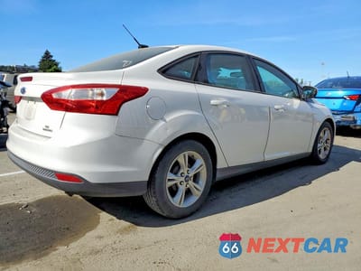 Trzecie zdjęcie samochodu z tyłu: 2014 FORD FOCUS SE VIN:1FADP3F21EL362986 - miniatura