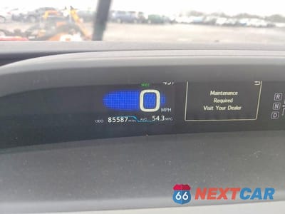 Zdjęcie 9 z 11 samochodu: 2016 TOYOTA PRIUS TWO VIN:JTDKBRFU9G3014036 - miniatura