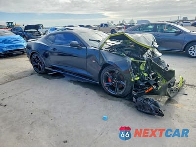 Czwarte zdjęcie samochodu z boku: 2019 CHEVROLET CAMARO SS VIN:1G1FH1R77K0157710 - miniatura