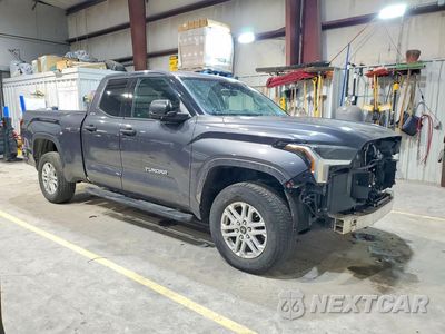 Czwarte zdjęcie samochodu z boku: 2023 TOYOTA TUNDRA DOUBLE CAB SR VIN:5TFLA5DA0PX073252 - miniatura