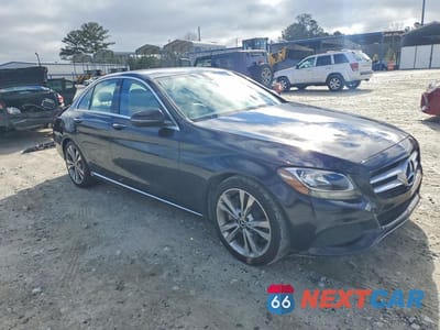 Czwarte zdjęcie samochodu z boku: 2017 MERCEDES-BENZ C 300 VIN:55SWF4JB4HU219829 - miniatura