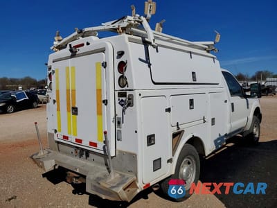 Trzecie zdjęcie samochodu z tyłu: 2013 FORD F350 SUPER DUTY UTILITY / SERVICE TRUCK VIN:1FDRF3B66DEB81683 - miniatura