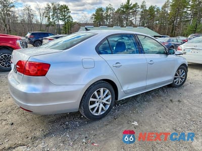 Trzecie zdjęcie samochodu z tyłu: 2013 VOLKSWAGEN JETTA SE VIN:3VWDP7AJ5DM298526 - miniatura