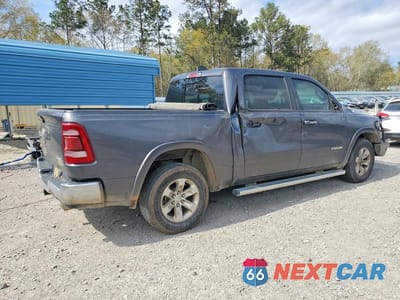 Trzecie zdjęcie samochodu z tyłu: 2022 RAM 1500 LARAMIE VIN:1C6SRFJT0NN261771 - miniatura