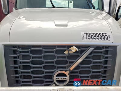 Zdjęcie 7 z 10 samochodu: 2020 VOLVO VNR SEMI TRUCK VIN:4V4WC9EG6LN266629 - miniatura