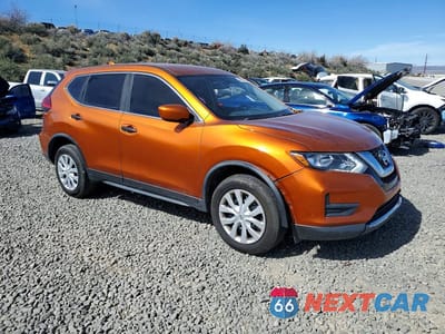 Czwarte zdjęcie samochodu z boku: 2017 NISSAN ROGUE S VIN:JN8AT2MV1HW002446 - miniatura
