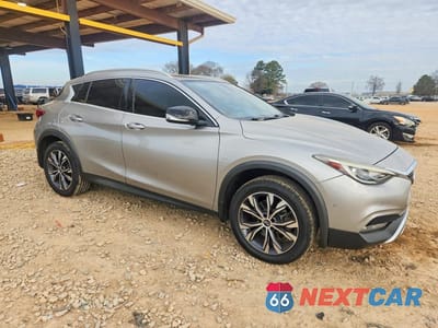 Czwarte zdjęcie samochodu z boku: 2017 INFINITI QX30 PREMIUM VIN:SJKCH5CR5HA024228 - miniatura