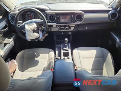 Zdjęcie 8 z 13 samochodu: 2018 TOYOTA TACOMA SR5 V6 VIN:3TMAZ5CN9JM072229 - miniatura