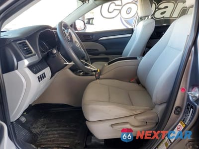 Zdjęcie 7 z 13 samochodu: 2019 TOYOTA HIGHLANDER LE VIN:5TDZZRFH7KS298190 - miniatura