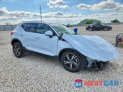 Czwarte zdjęcie samochodu z boku: 2024 VOLVO XC40 CORE VIN:YV4L12UK1R2356490 - miniatura