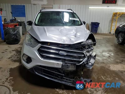 Piąte zdjęcie samochodu w środku: 2017 FORD ESCAPE TITANIUM VIN:1FMCU9J90HUB41587 - miniatura