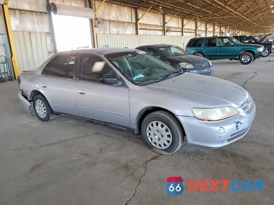 Czwarte zdjęcie samochodu z boku: 2001 HONDA ACCORD LX VIN:1HGCF86601A031669 - miniatura