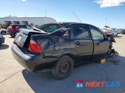 Trzecie zdjęcie samochodu z tyłu: 2005 FORD FOCUS ZX4 VIN:1FAFP34NX5W281120 - miniatura