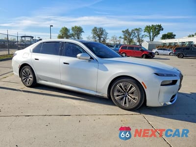 Czwarte zdjęcie samochodu z boku: 2024 BMW I7 EDRIVE50 VIN:WBY43EJ05RCR69212 - miniatura