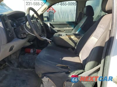 Zdjęcie 7 z 12 samochodu: 2013 CHEVROLET SILVERADO UTILITY / SERVICE TRUCK VIN:1GB4KZC80DF121667 - miniatura
