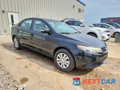 Czwarte zdjęcie samochodu z boku: 2010 KIA FORTE EX VIN:KNAFU4A29A5809116 - miniatura