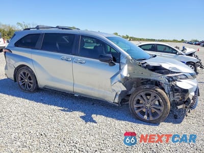 Czwarte zdjęcie samochodu z boku: 2024 TOYOTA SIENNA XSE 7-PASSENGER VIN:5TDXRKEC4RS198739 - miniatura
