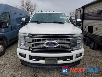 Piąte zdjęcie samochodu w środku: 2019 FORD F350 SUPER DUTY VIN:1FT8W3BT7KEG37774 - miniatura
