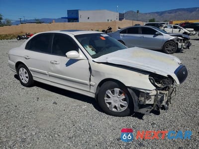 Czwarte zdjęcie samochodu z boku: 2004 HYUNDAI SONATA BASE VIN:KMHWF25S24A985928 - miniatura