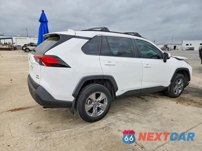 Trzecie zdjęcie samochodu z tyłu: 2023 TOYOTA RAV4 HYBRID XLE VIN:4T3RWRFV7PU108876 - miniatura