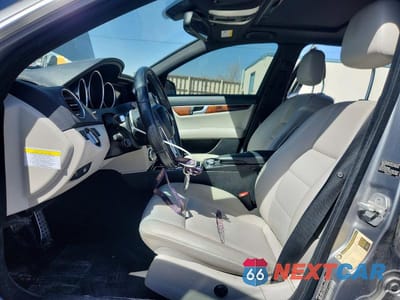Zdjęcie 7 z 12 samochodu: 2013 MERCEDES-BENZ C 250 VIN:WDDGF4HBXDR264389 - miniatura
