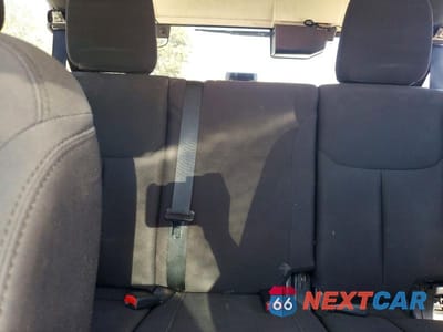 Zdjęcie 10 z 12 samochodu: 2014 JEEP WRANGLER UNLIMITED SPORT VIN:1C4BJWDG9EL199572 - miniatura