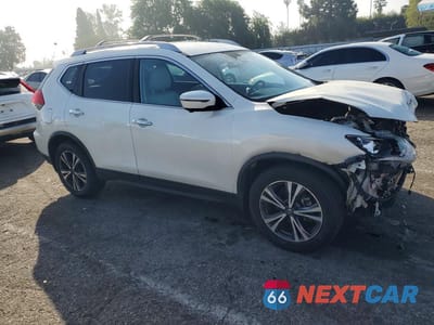 Czwarte zdjęcie samochodu z boku: 2020 NISSAN ROGUE SV VIN:JN8AT2MT4LW003176 - miniatura