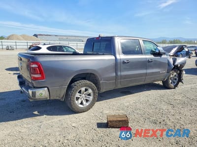 Trzecie zdjęcie samochodu z tyłu: 2023 RAM 1500 LARAMIE VIN:1C6SRFRT0PN636713 - miniatura