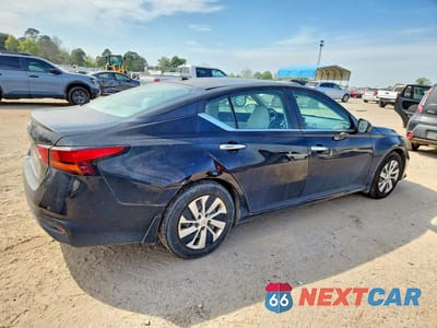 Trzecie zdjęcie samochodu z tyłu: 2019 NISSAN ALTIMA 2.5 S VIN:1N4BL4BV0KC112451 - miniatura