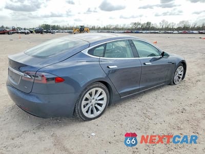 Trzecie zdjęcie samochodu z tyłu: 2016 TESLA MODEL S VIN:5YJSA1E22GF167834 - miniatura