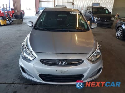 Piąte zdjęcie samochodu w środku: 2017 HYUNDAI ACCENT SE VIN:KMHCT5AE7HU325904 - miniatura