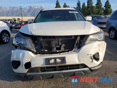 Piąte zdjęcie samochodu w środku: 2018 NISSAN PATHFINDER S VIN:5N1DR2MM3JC652056 - miniatura