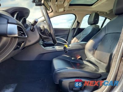Zdjęcie 7 z 12 samochodu: 2018 JAGUAR XE VIN:SAJAR4FX3JCP34624 - miniatura